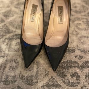 Jimmy choo blk patent leather pumps